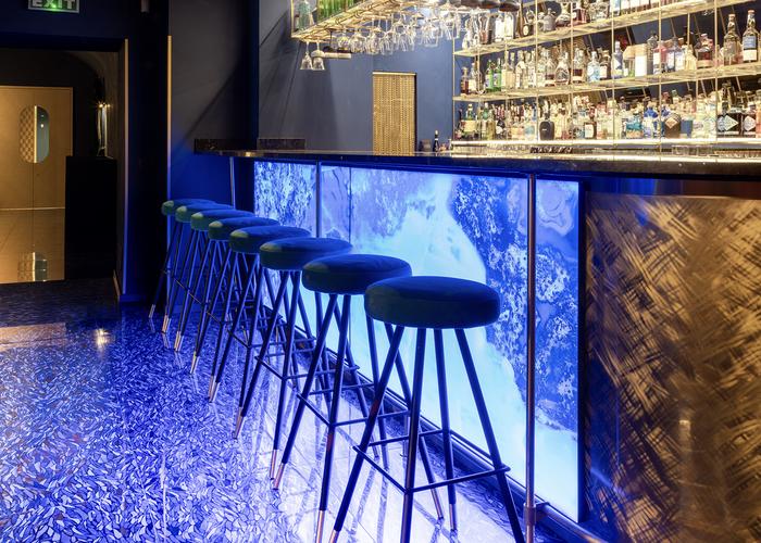 Un viaggio senza tempo tra cocktail internazionali e design