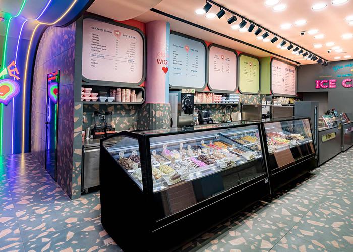 Circondati da briciole di waffles