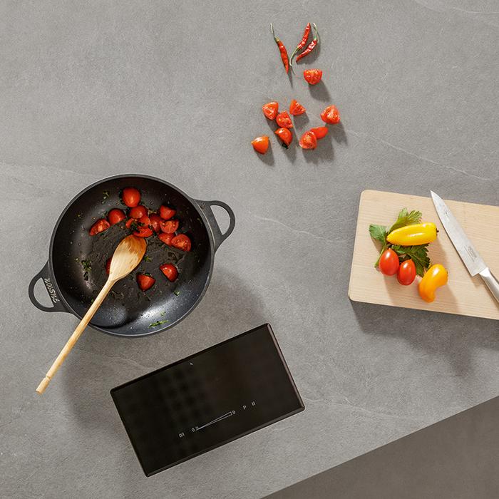 Piano a induzione invisibile: l'ultimo trend per il top cucina 355 Piano a induzione invisibile: l'ultimo trend per il top cucina 355
