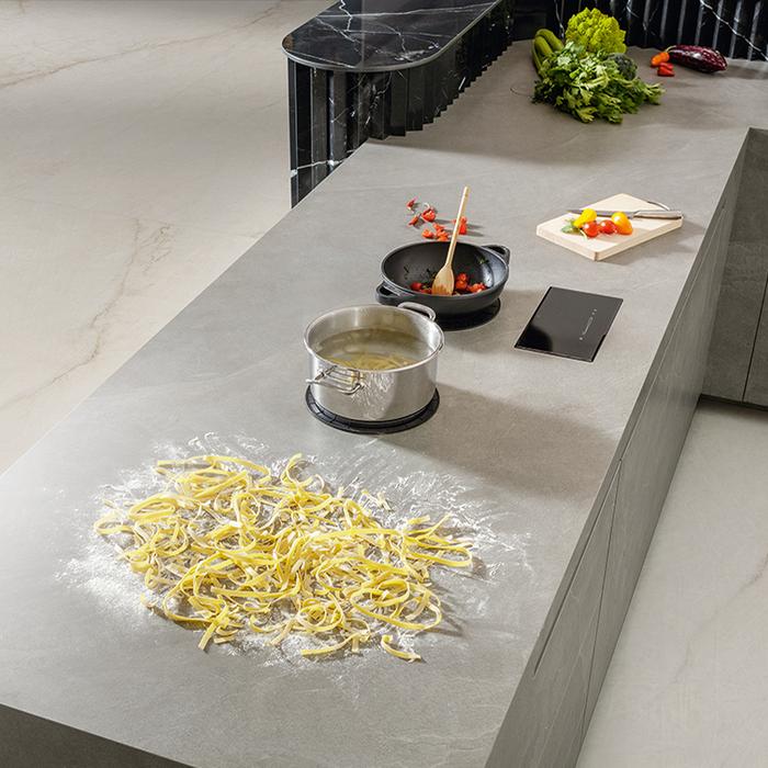 Piano a induzione invisibile: l'ultimo trend per il top cucina 355 Piano a induzione invisibile: l'ultimo trend per il top cucina 355