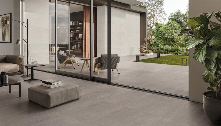 Elegance Pro | Emilceramica Gres Porcellanato Ergon Elegance Pro Pietra Living Dark Grey Immagine Gallery | Emilceramica